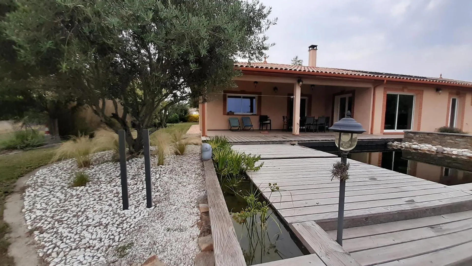 Studio T1 Paisible Dans Villa Avec Bassin Naturel Saint-Pierre-de-Lages フランス